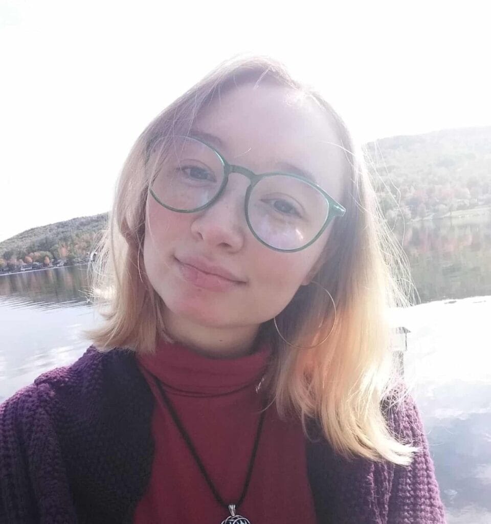 A selfie of a blond girl with glasses in the Vermont State University Software Engineering program.