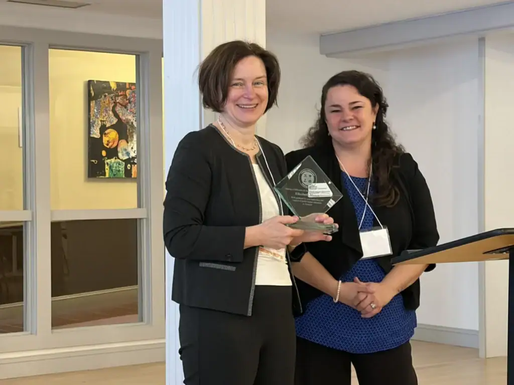 VSCS Chancellor Elizabeth Mauch receiving a speaking award from Jessica Duncan at the Making a Difference and Making a Living Conference. 